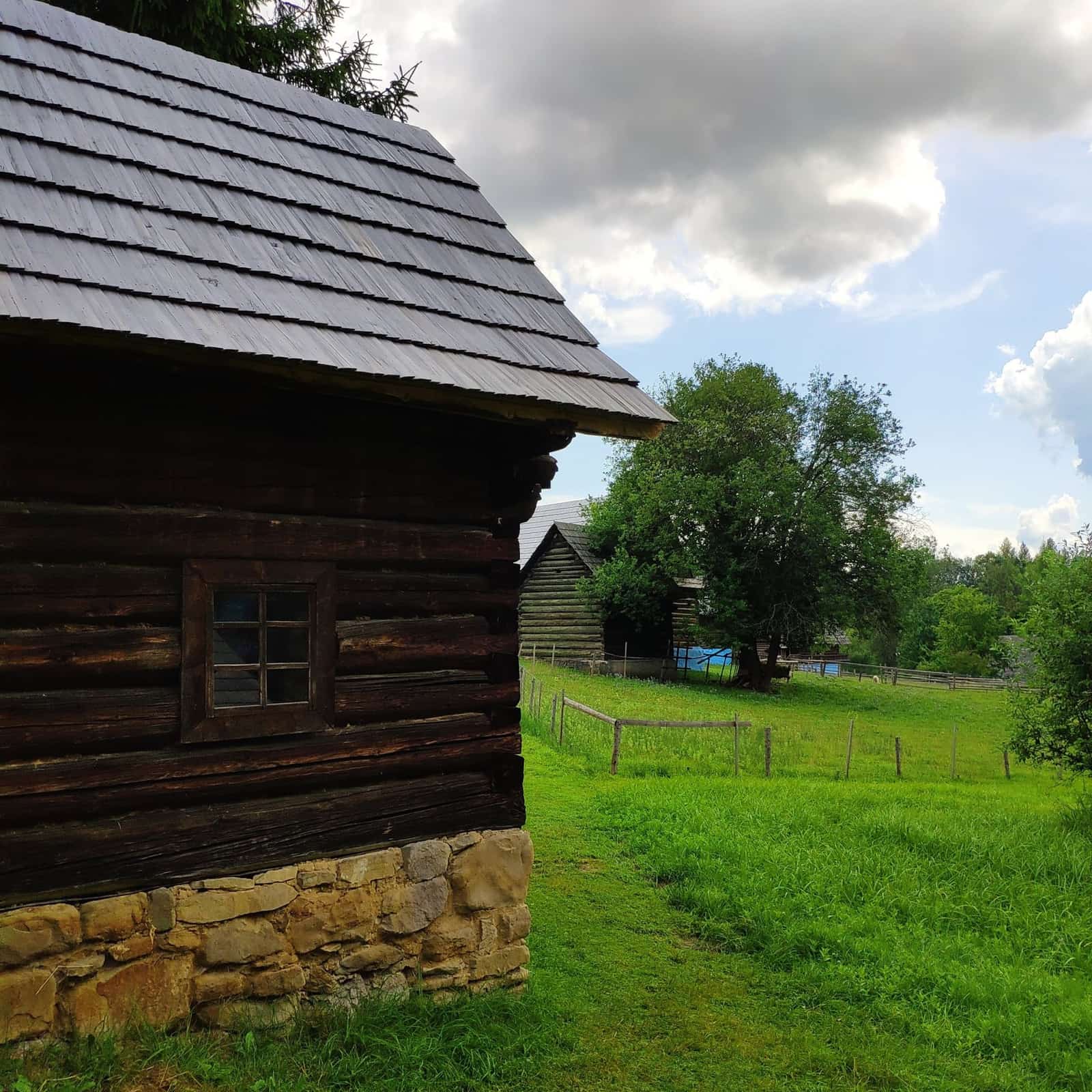 Skanzen v Starej Ľubovni (Múzeum ľudovej architektúry pod Hradom Ľubovňa)