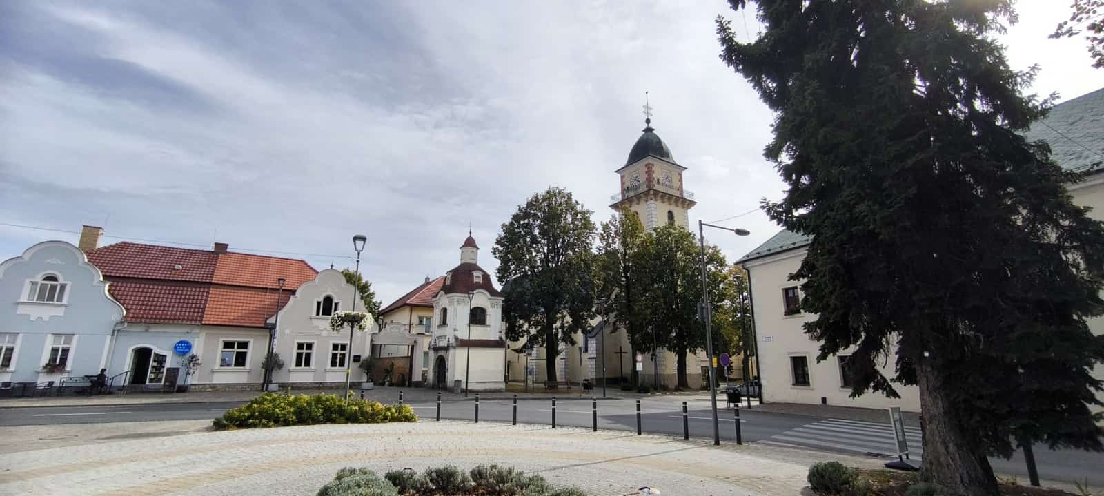 Zdroj: krasneslovensko.eu Kostol sv. Martina a Kaplnka sv. Jána Nepomuckého (Bojnice)