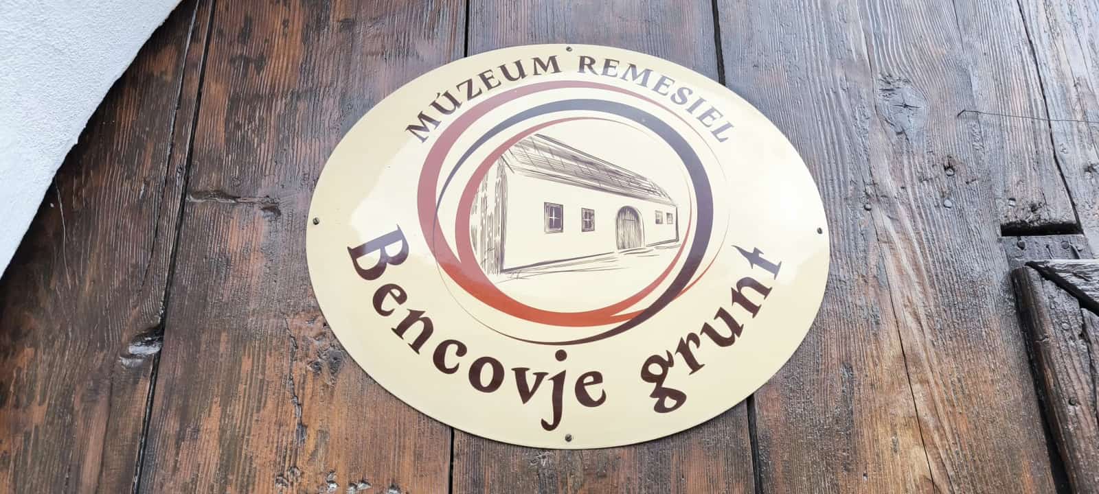 Zdroj: krasneslovensko.eu Bencovje grunt – múzeum remesiel (Bojnice)