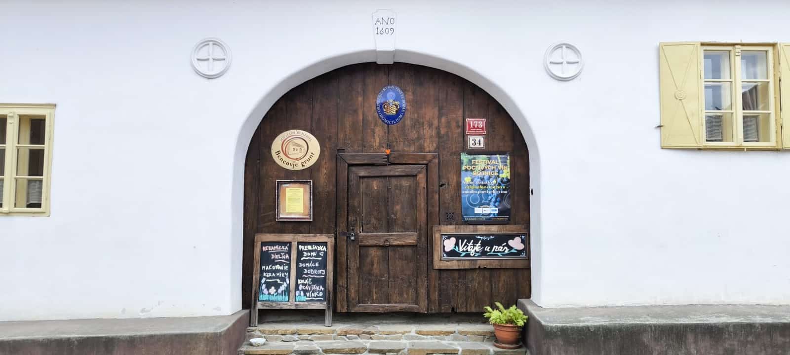 Zdroj: krasneslovensko.eu Bencovje grunt – múzeum remesiel (Bojnice)