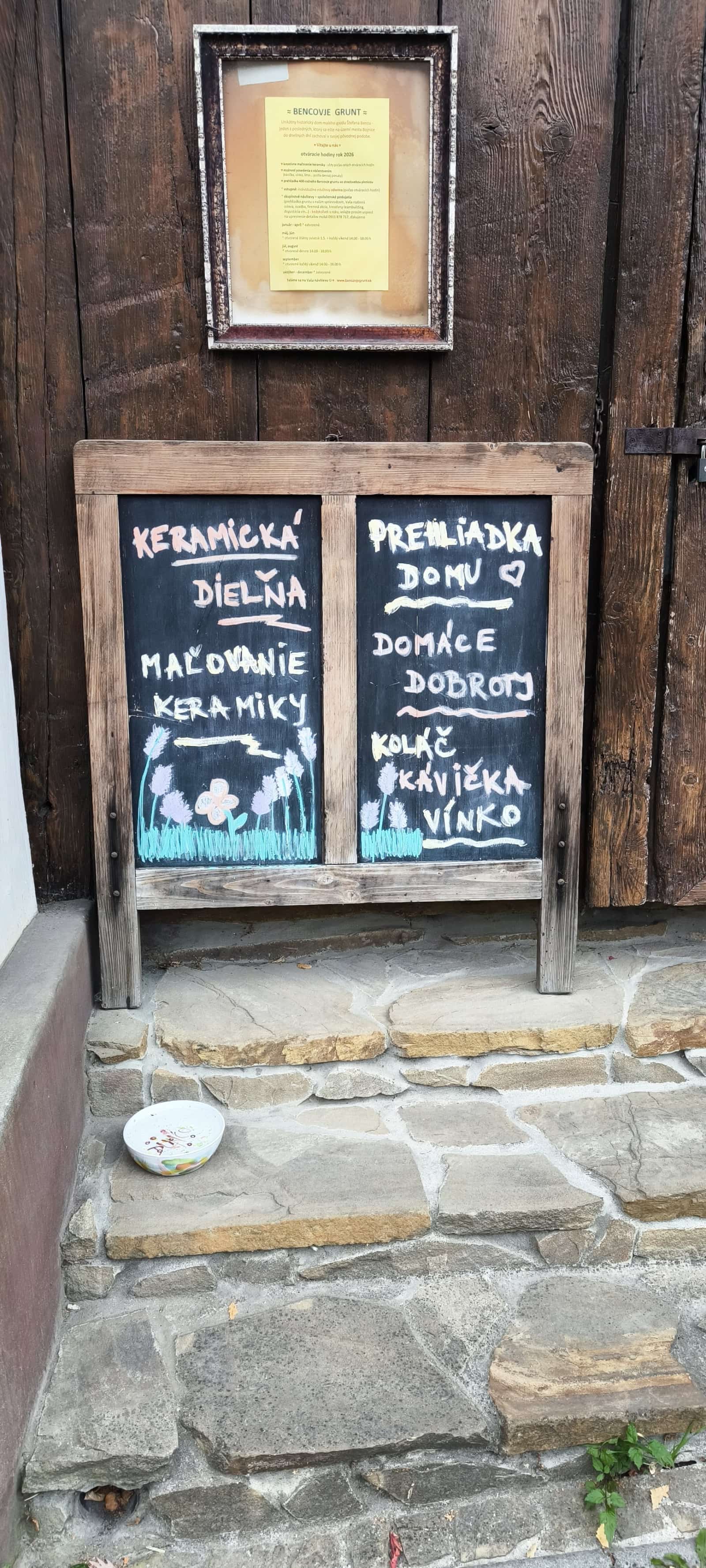 Zdroj: krasneslovensko.eu Bencovje grunt – múzeum remesiel (Bojnice)