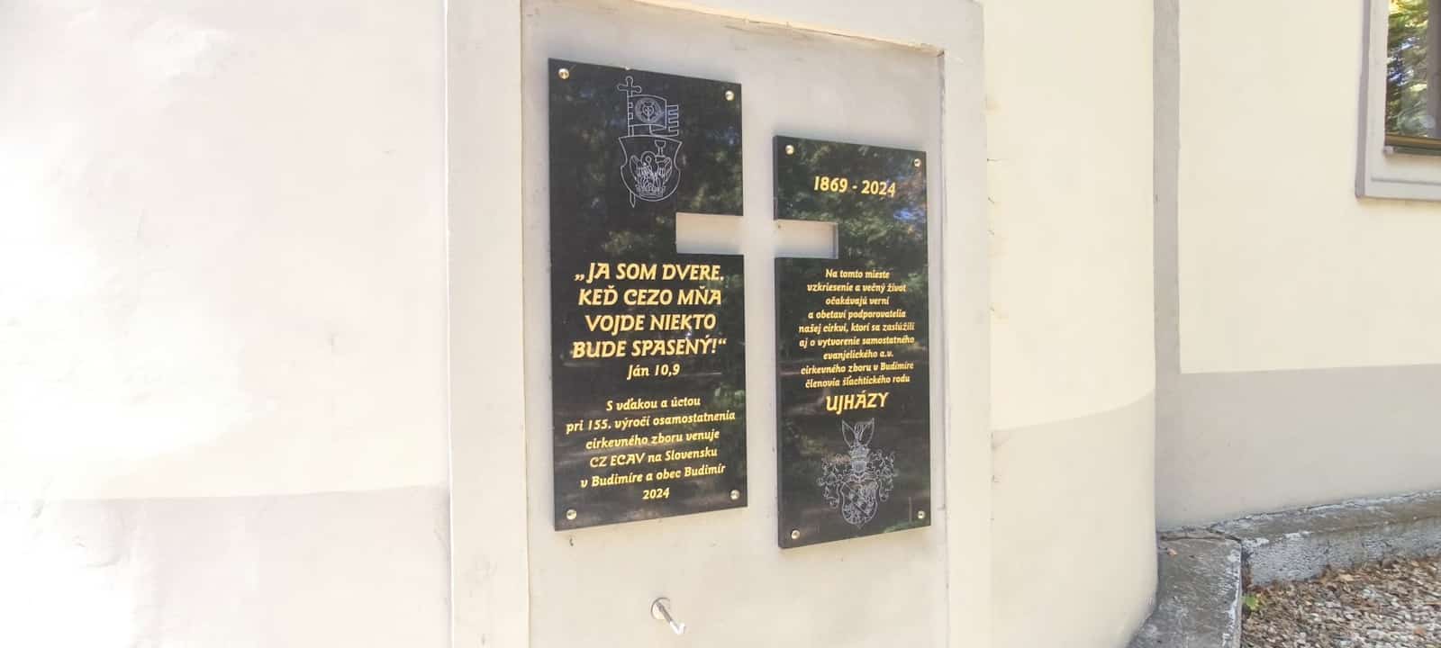 Zdroj: krasneslovensko.eu Starý evanjelický kostol s kryptou Ujházyovcov (Budimír)