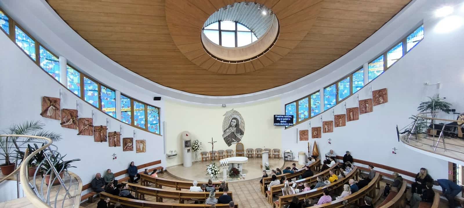 Zdroj: krasneslovensko.eu Kostol sv. Terézie z Lisieux (Prievidza – Zápotôčky)