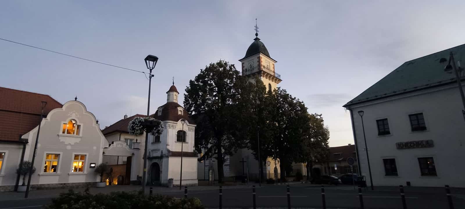 Zdroj: krasneslovensko.eu Kostol sv. Martina a Kaplnka sv. Jána Nepomuckého (Bojnice)