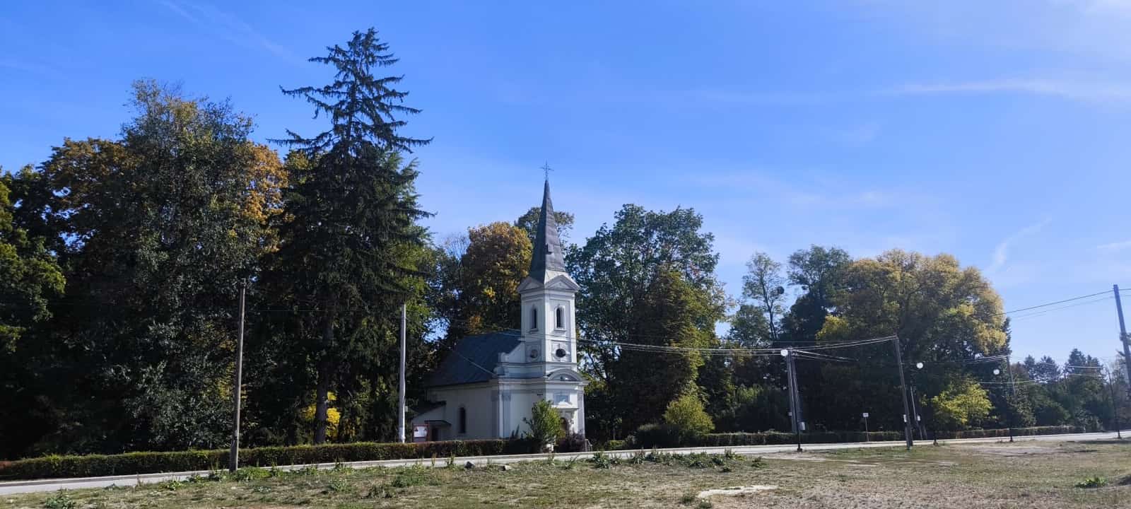 Zdroj: krasneslovensko.eu Starý evanjelický kostol s kryptou Ujházyovcov (Budimír)