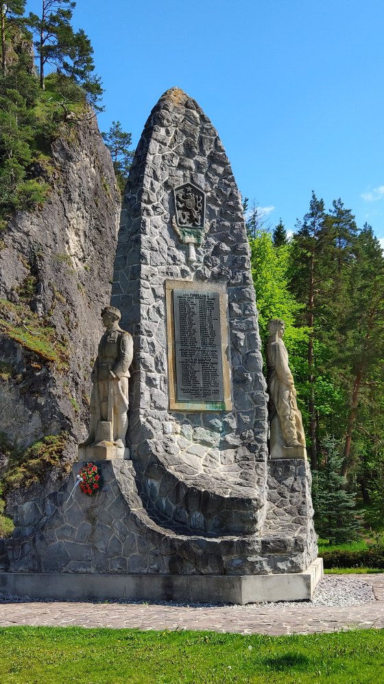 Vojenský pamätník PRIBYLINA