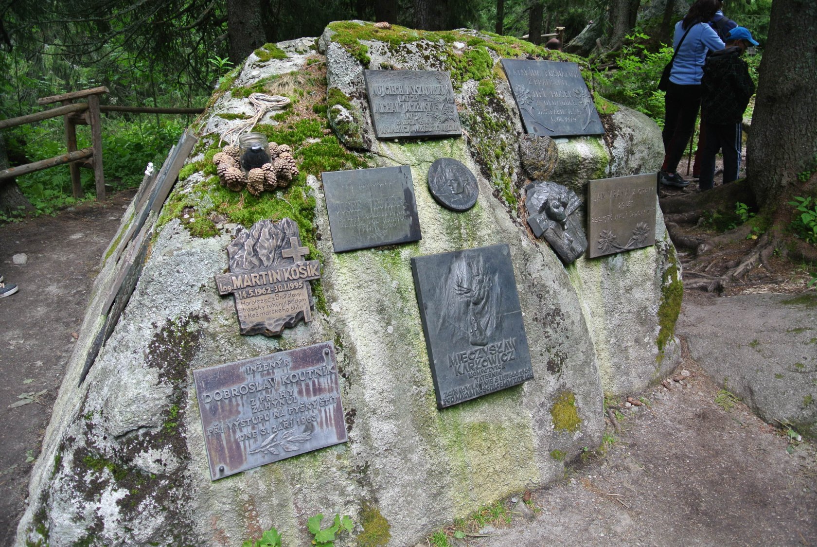 Symbolický cintorín pri Popradskom plese